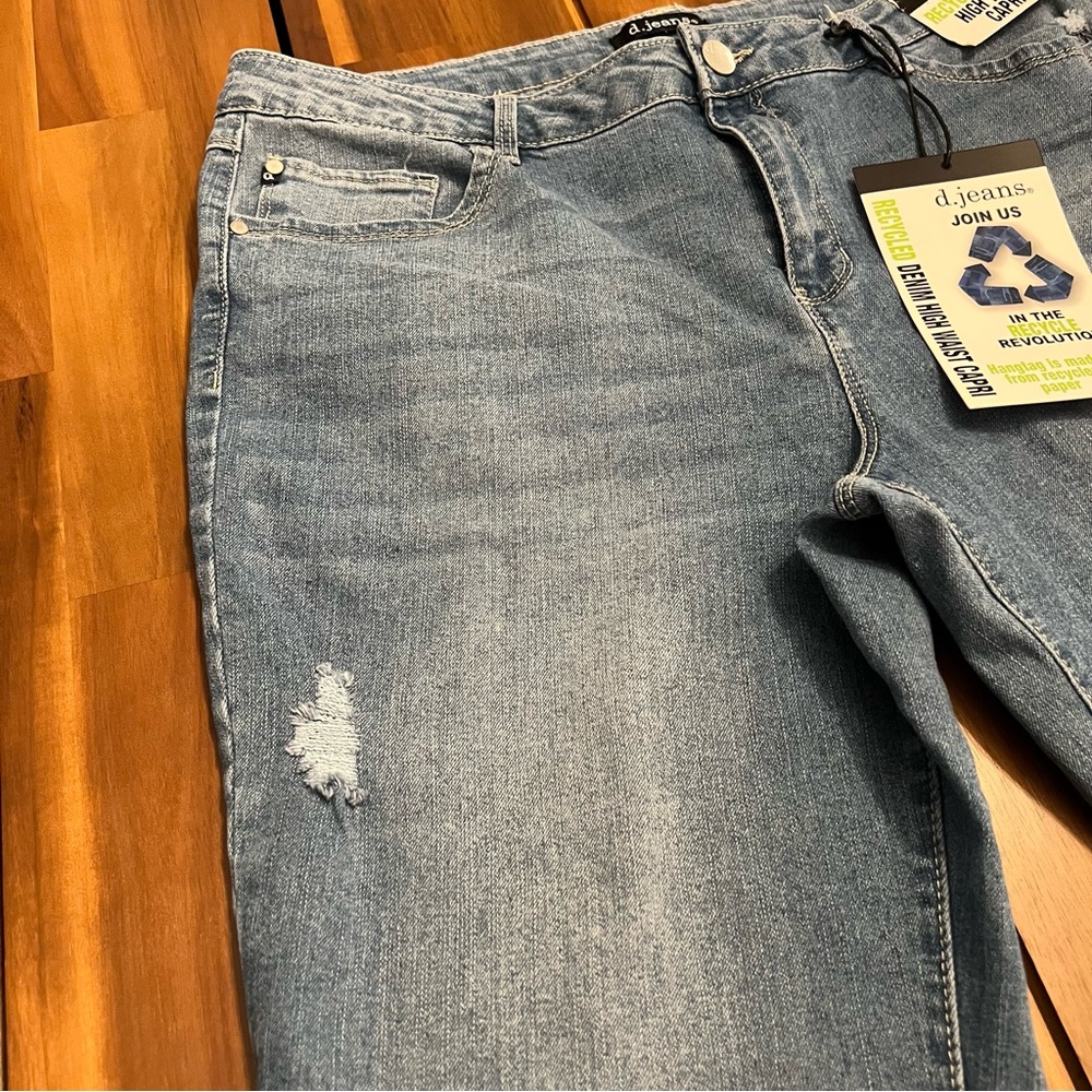 🆕 d.jeans High Waisted Distressed Denim Capri Jeans Size 14 - Picture 4 of 10